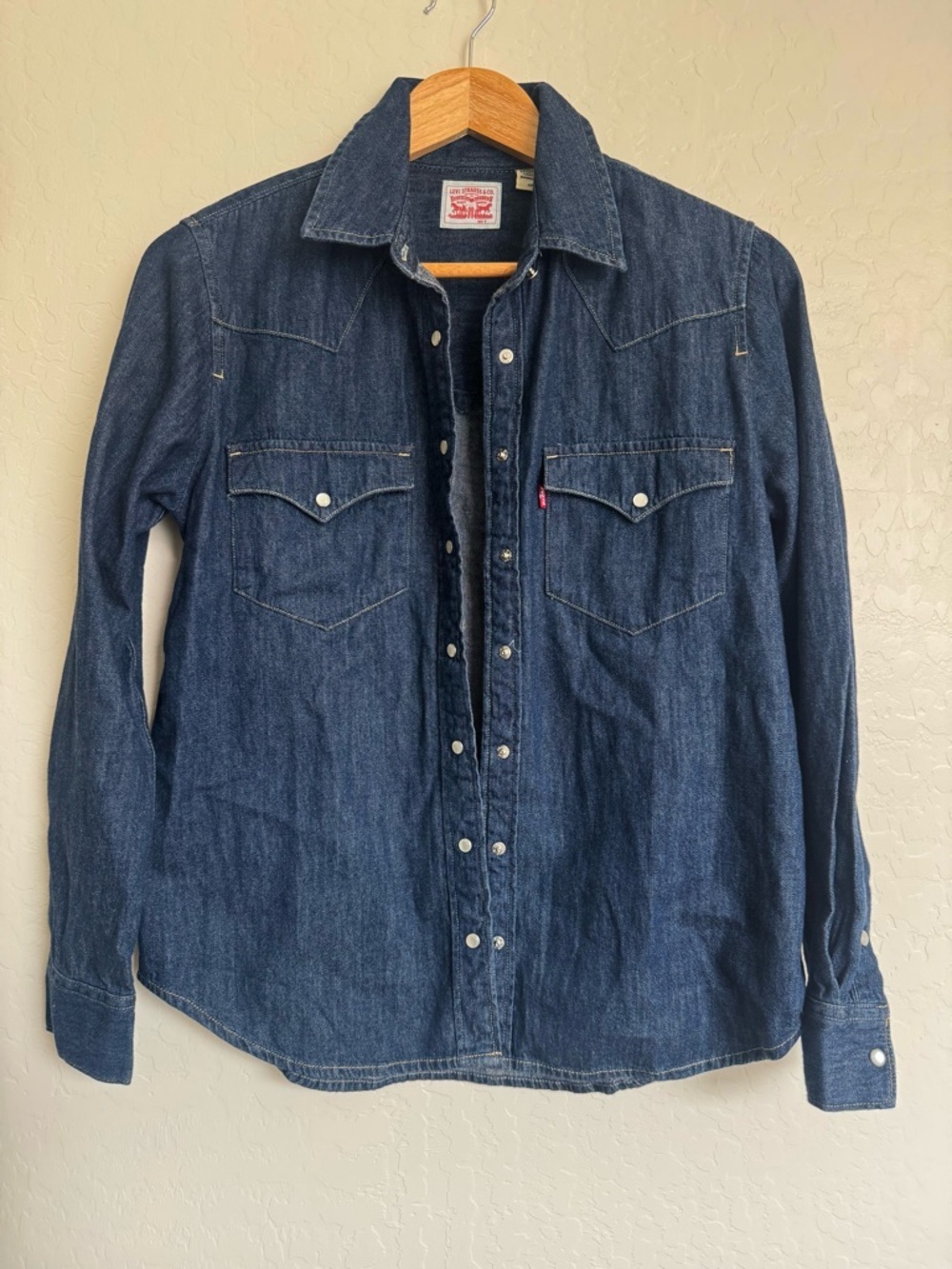Levi’s Ultimate Western Denim Shirt Dark Wash Size Small Like New - Picture 2 of 7